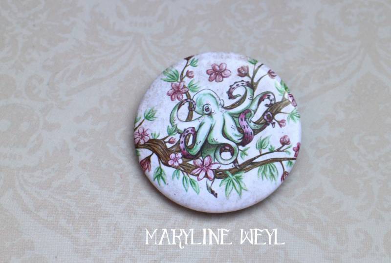 Broschenabzeichen Mit Oktopus Und Blumen Broschenabzeichen Mit Oktopus Und Blumen von marylineweyl