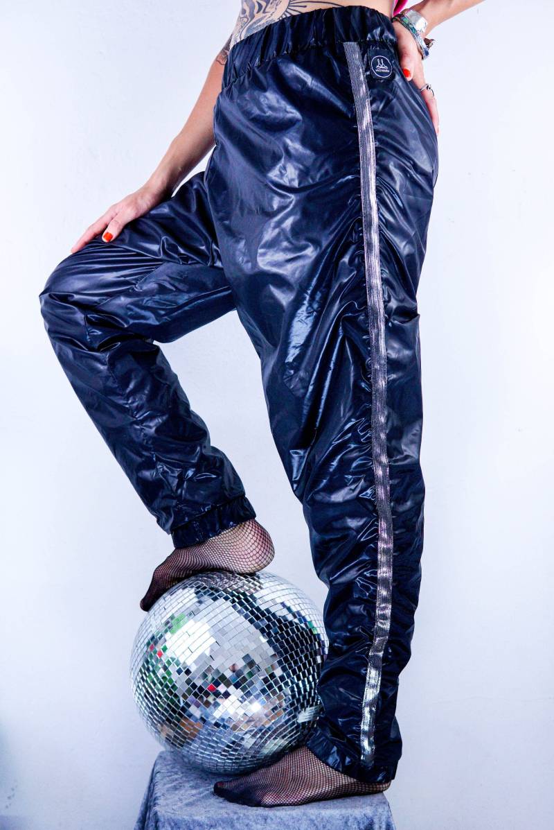 Jogginghose, Pants, Glänzend, Polyester, Rave, Party, Musikfestival, Einzigartig, Trainingsanzug Jogginghose, Pants, Glänzend, Polyester, Rave, Party, Musikfestival, Einzigartig, Trainingsanzug von maszynownia