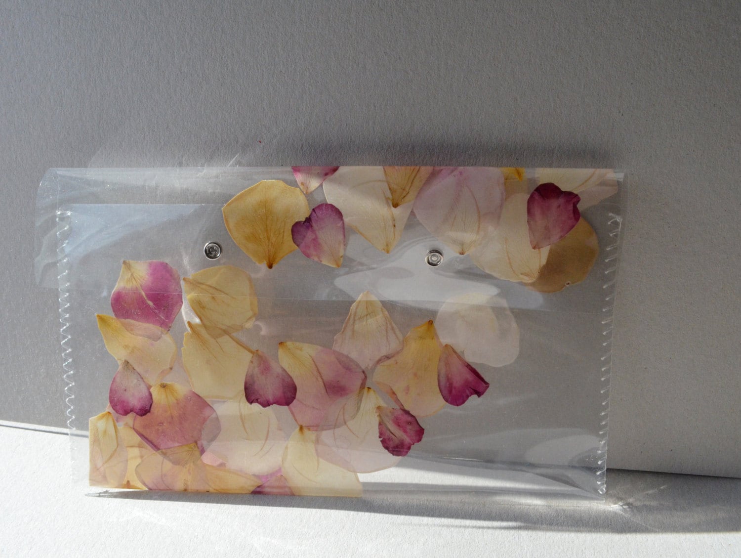 Rosenblüten Clutch Rosenblüten Clutch von mateReal