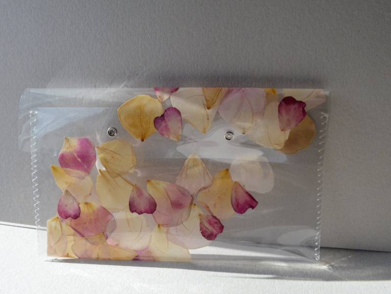 Rosenblüten Clutch von mateReal