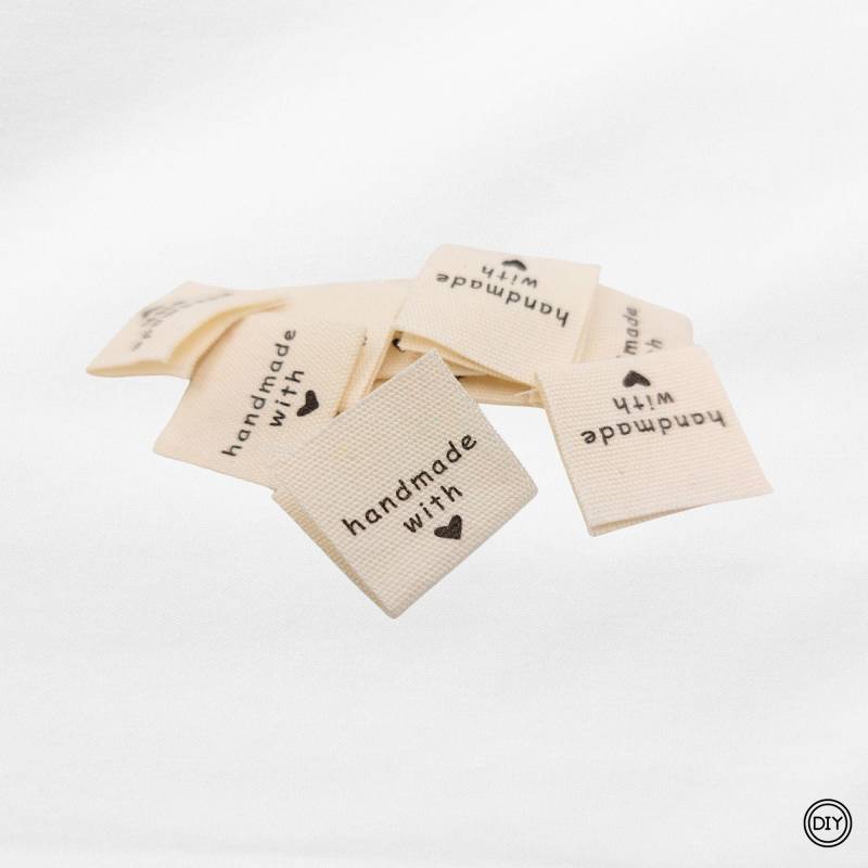 6 Etiketten Handmade With Love 20x40mm Stoffetiketten Diy. E17 von material4DIY