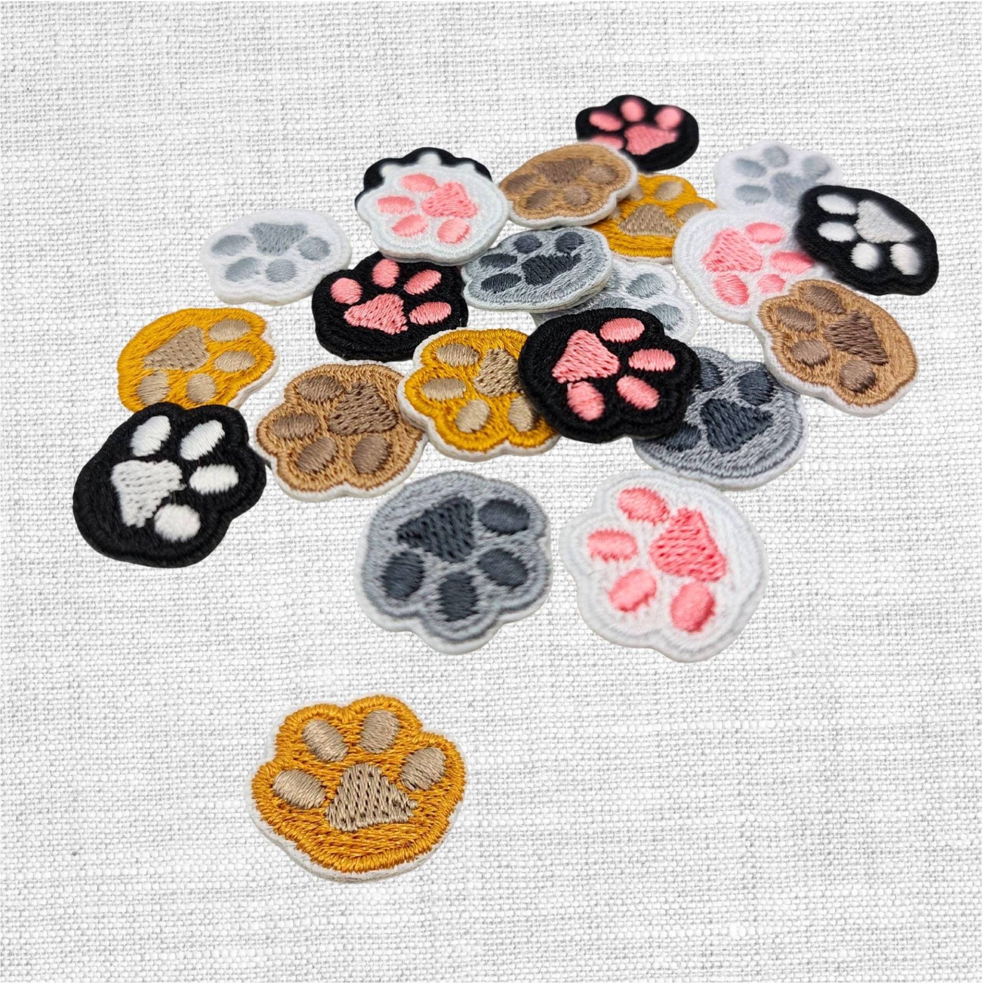 Aufnäher Gestickte Pfoten Mini Patch Tierpfote Bügelbild Für Kleidung & Taschen Farbwahl A36 von material4DIY