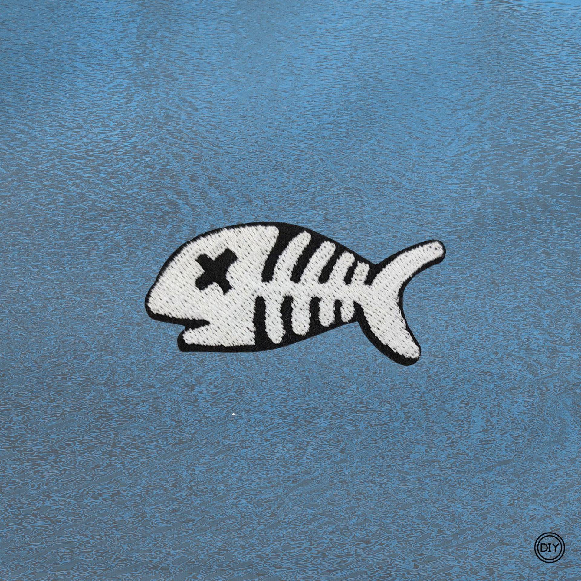 Aufnäher Gestickter Fisch Fischgräten Patch Bügelbild Für Kleidung & Taschen A26 von material4DIY
