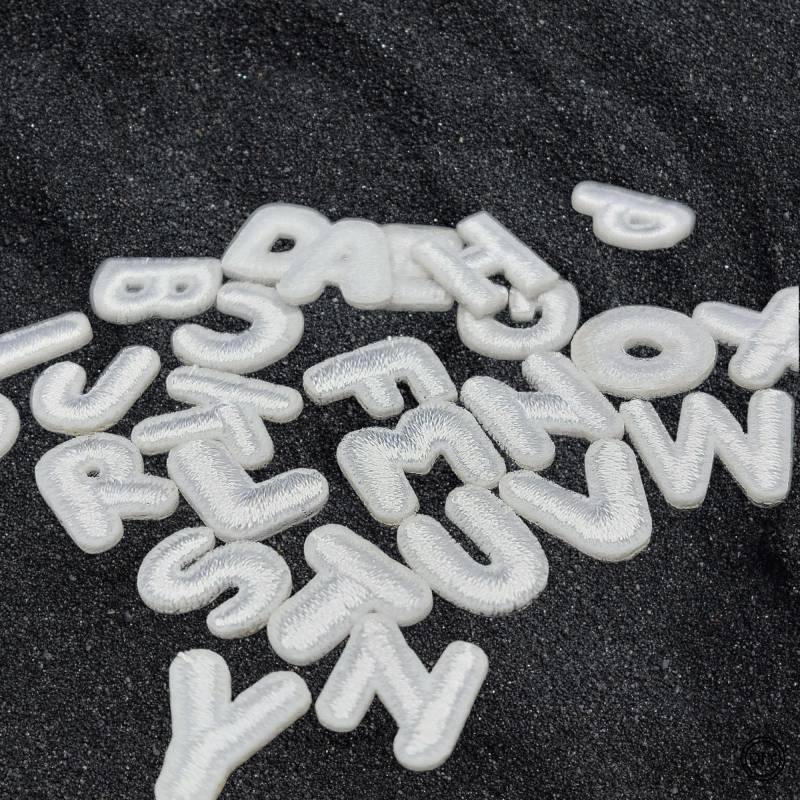 Buchstaben Aufnäher Patch Applikation Bügelbild P41 von material4DIY