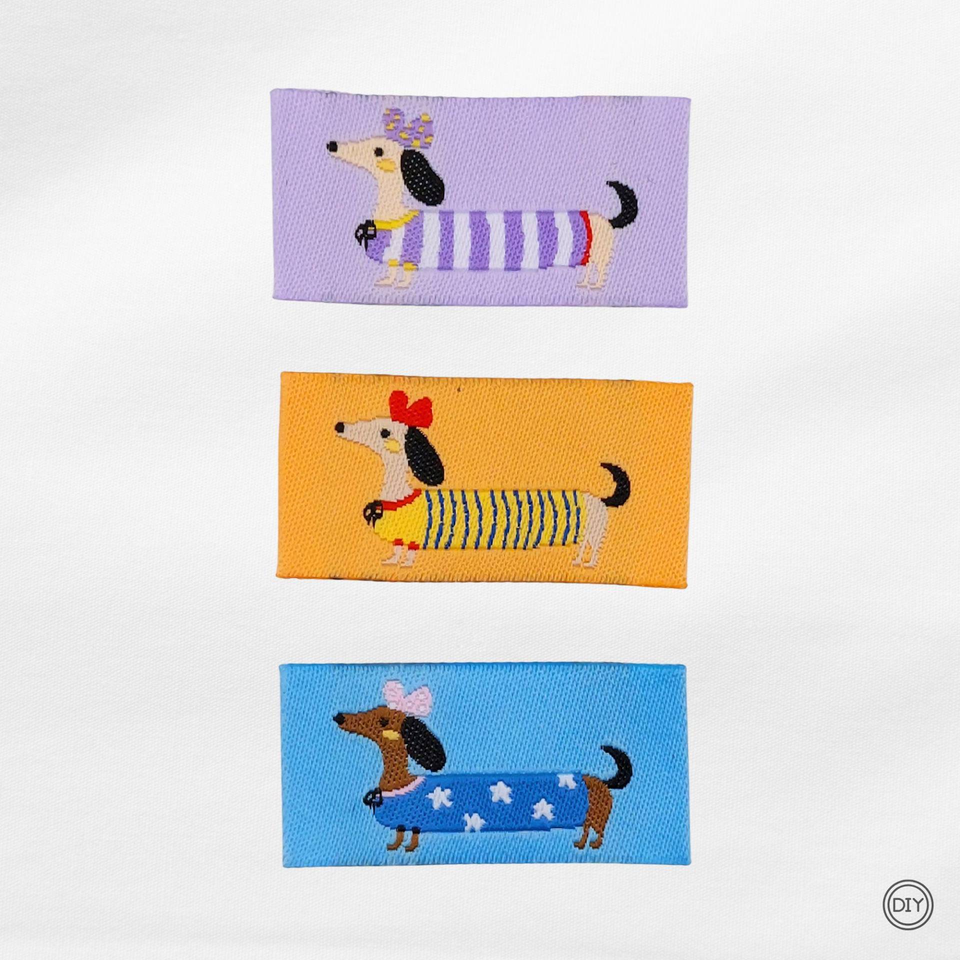 Gewebte Etiketten Label Hund Dackel 15x40mm Stoffetiketten Diy Webetikett Farbwahl. E2 von material4DIY