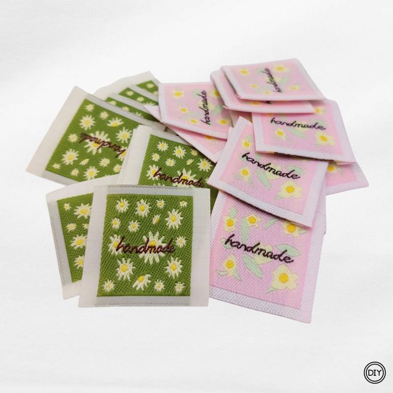 Gewebtes Etikett Handmade Blumen 35x35mm Stoffetiketten Diy. E20 von material4DIY
