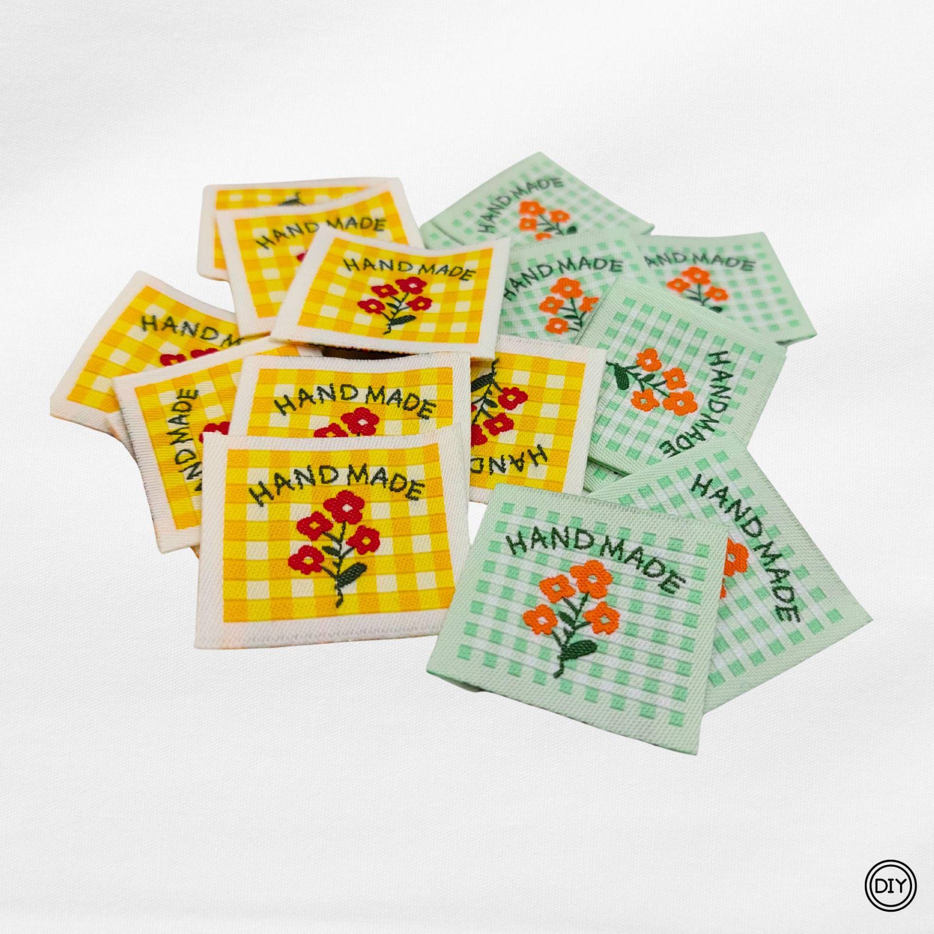 Gewebtes Etikett Handmade Blumen Karo 35x35mm Stoffetiketten Diy. E19 von material4DIY