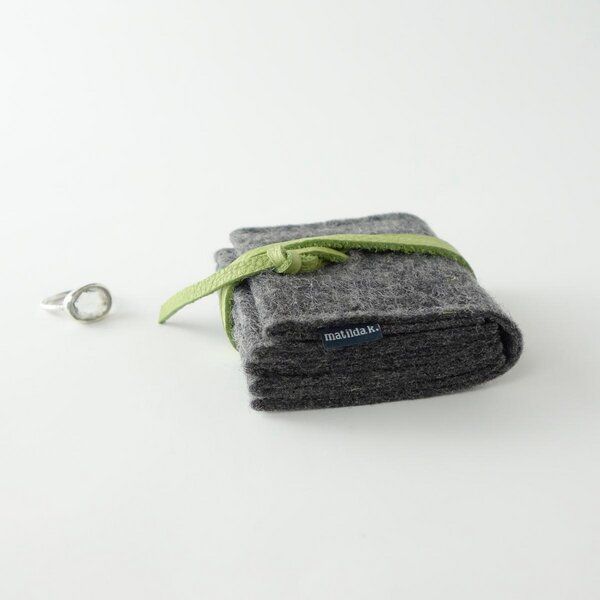 matilda k. manufaktur Schmuckaufbewahrung 'schmucknest' klein aus Wollfilz dunkelgrau 'margarete' von matilda k. manufaktur