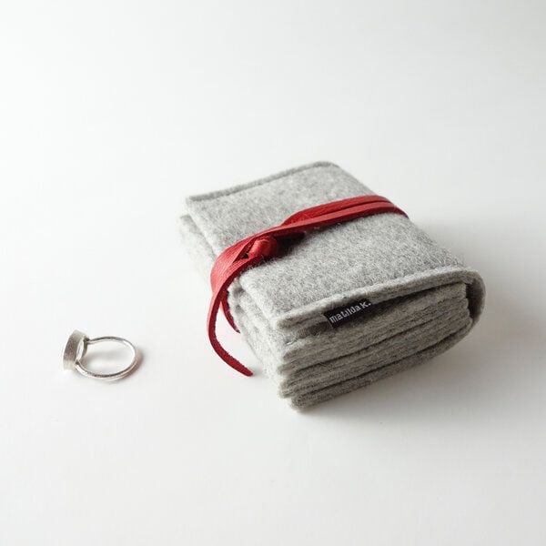 matilda k. manufaktur Schmuckaufbewahrung 'schmucknest' mittel aus Wollfilz hellgrau 'matilde' von matilda k. manufaktur