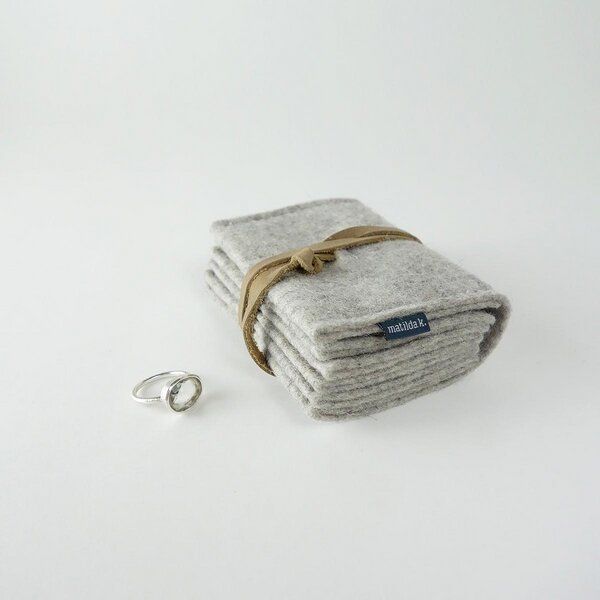 matilda k. manufaktur Schmuckaufbewahrung 'schmucknest' mittel aus Wollfilz hellgrau 'matilde' von matilda k. manufaktur