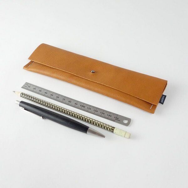 matilda k. manufaktur Stiftemäppchen aus Bio-Leder in verschiedenen Farben mit Knopfniete 'leonore k.' von matilda k. manufaktur