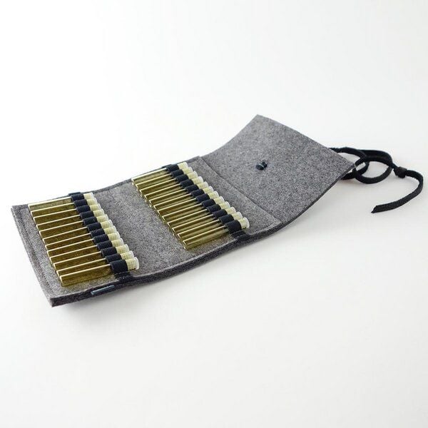 matilda k. manufaktur Taschenapotheke für homöopathische Globuli aus Filz dunkelgrau mit 24 leeren Gläschen 'samuel' von matilda k. manufaktur