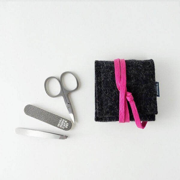 matilda k. manufaktur mini-maniküre-set 'ella' aus Wollfilz anthrazit matilda k. manufaktur mini-maniküre-set 'ella' aus Wollfilz anthrazit von matilda k. manufaktur