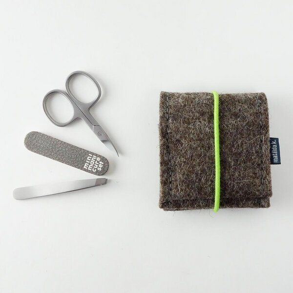 matilda k. manufaktur mini-maniküre-set 'ella' aus Wollfilz mit Rundgummi-Verschluß in vielen Farben von matilda k. manufaktur