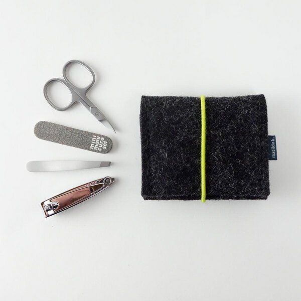 matilda k. manufaktur mini-maniküre-set 'jacob' (mit Nagelknipser) aus Wollfilz mit Rundgummi-Verschluß in vielen Farben von matilda k. manufaktur