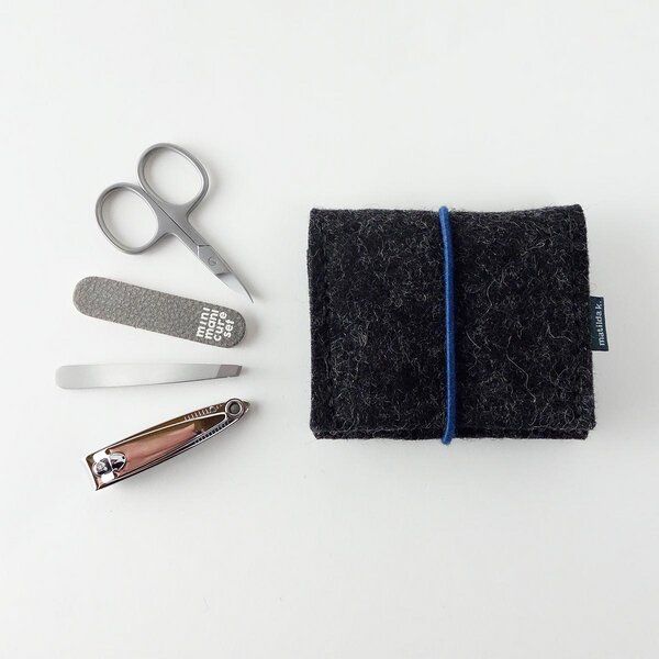 matilda k. manufaktur mini-maniküre-set 'jacob' (mit Nagelknipser) aus Wollfilz mit Rundgummi-Verschluß in vielen Farben von matilda k. manufaktur
