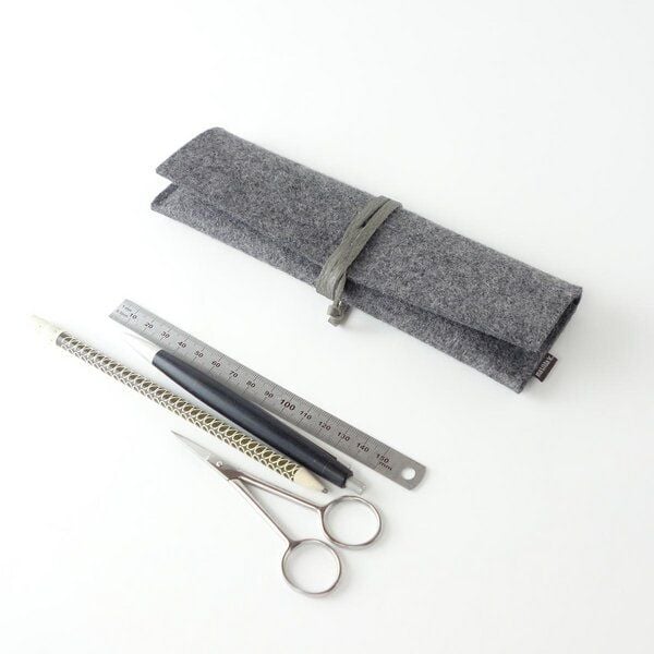 matilda k. manufaktur stiftemäppchen schlampermäppchen federmäppchen 'leonore' aus Wollfilz dunkelgrau von matilda k. manufaktur