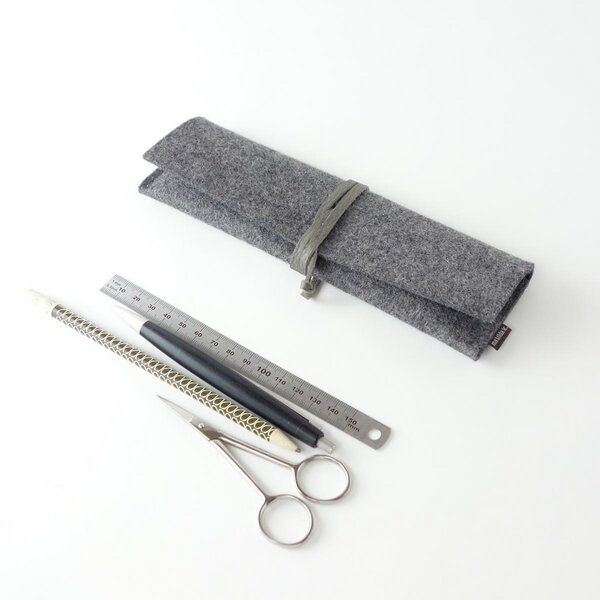 matilda k. manufaktur stiftemäppchen schlampermäppchen federmäppchen 'leonore' aus Wollfilz dunkelgrau von matilda k. manufaktur