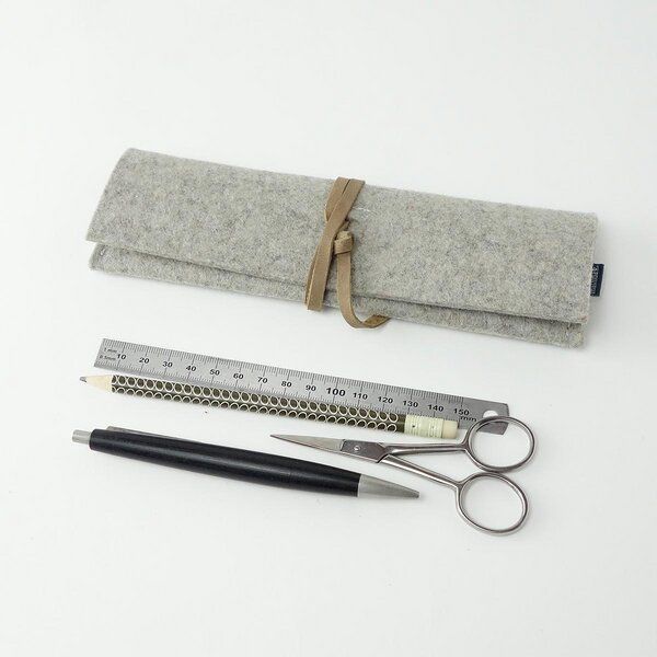 matilda k. manufaktur stiftemäppchen schlampermäppchen federmäppchen 'leonore' aus Wollfilz hellgrau von matilda k. manufaktur