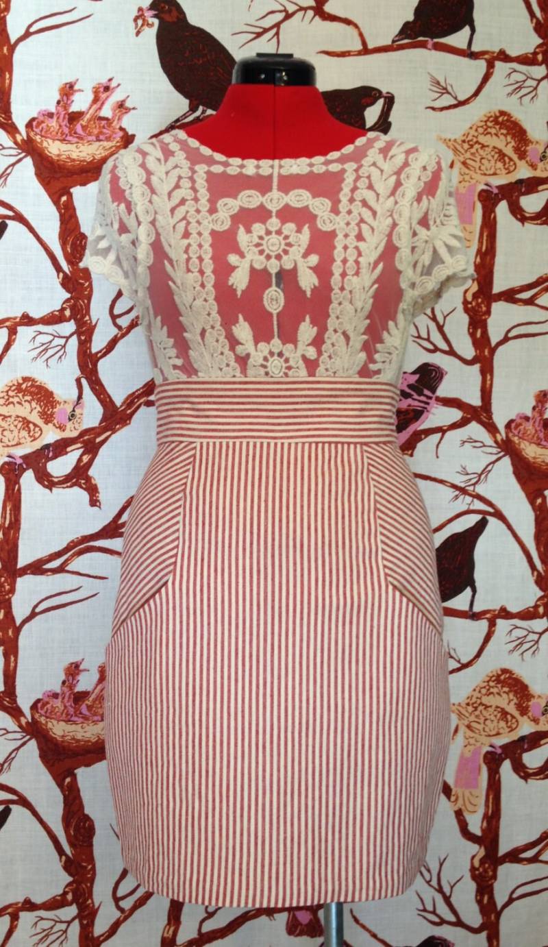 Made-To-Order Red Stripe High Waist Straight Pencil Rock Eco Hanf Bio Baumwolle Taille Band Sitzt An Der 18/23" Über/Knie Taschen Ausgestattet von maudecouture