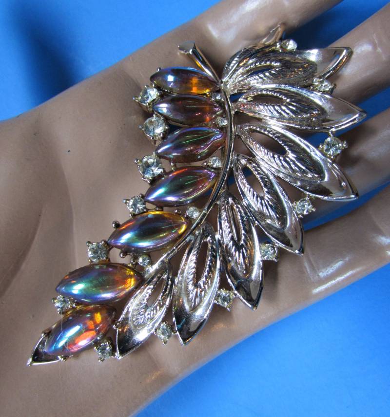 Vintage Brosche Blatt Design Schillernde Steine Kupfer Und Grün Offene Arbeit Gold Ton Tear Drop Schmuck von maudesvintageware