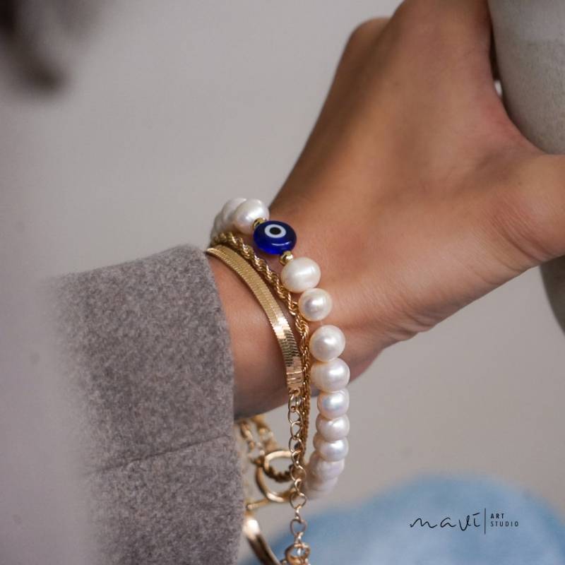 Perlenarmband Evil Eye Nazar Schmuck Armband Mit Knebelverschluss Aus Süßwasserperlen in Gold 18Kt von maviARTSTUDIOShop