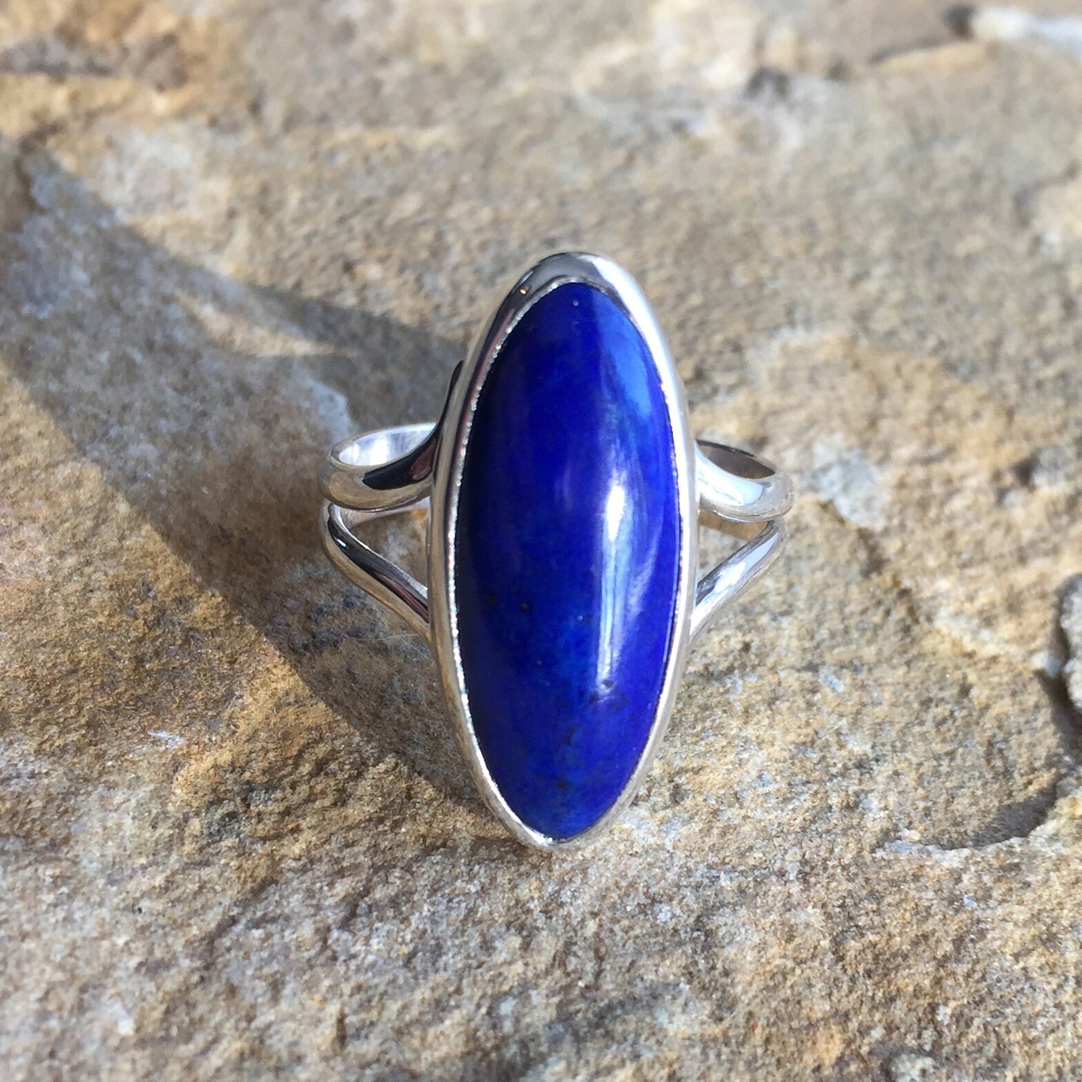 Lapis Lazuli Sterling Silber Ring - Lang Oval Cabochon, Größe 8, 5 Lapis Lazuli Sterling Silber Ring - Lang Oval Cabochon, Größe 8, 5 von maximeboldeau