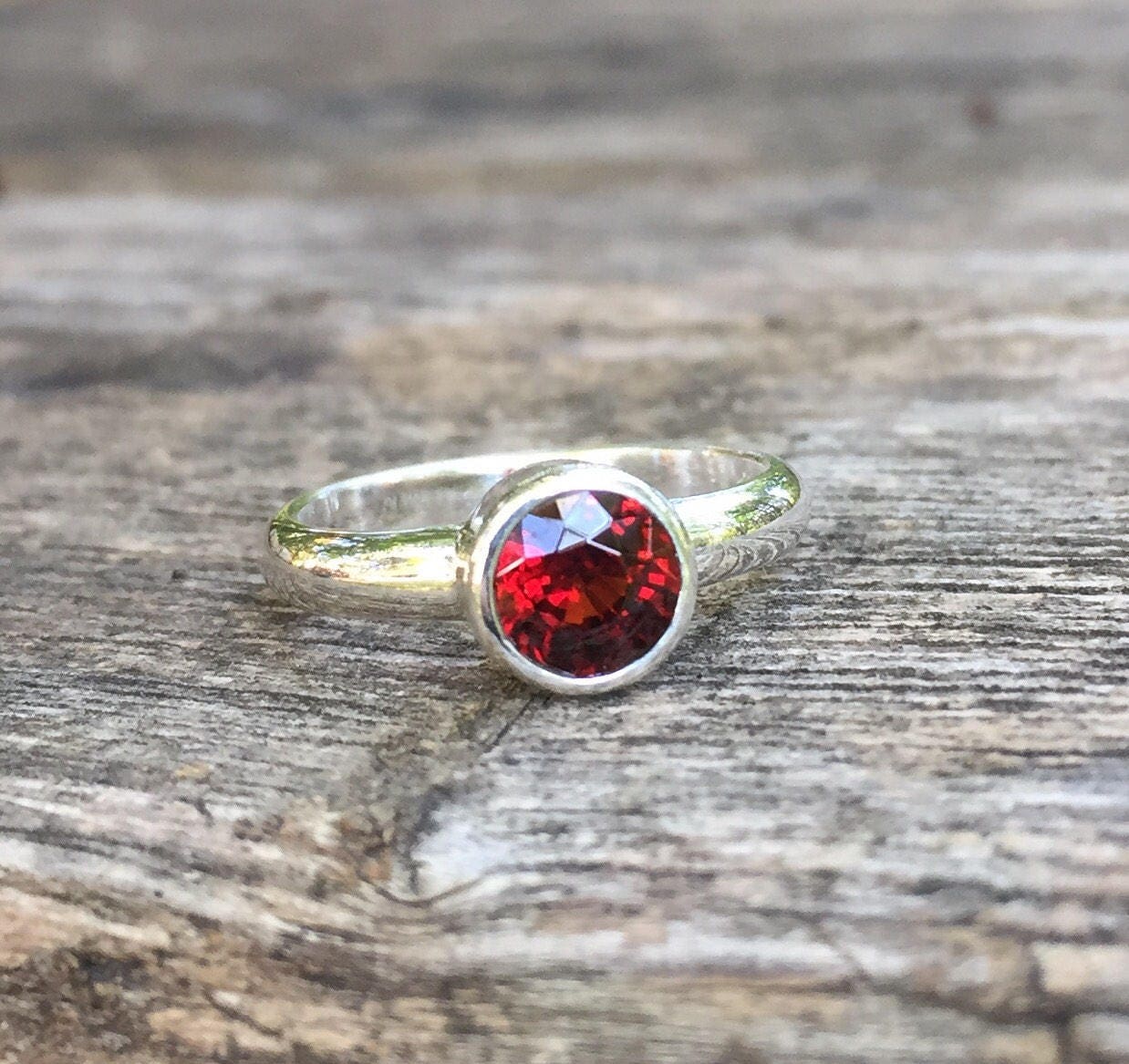 Silber Granat Ring 2 Stück Bezel Mit Roten Edelsteinen, Größe 15mm Silber Granat Ring 2 Stück Bezel Mit Roten Edelsteinen, Größe 15mm von maximeboldeau