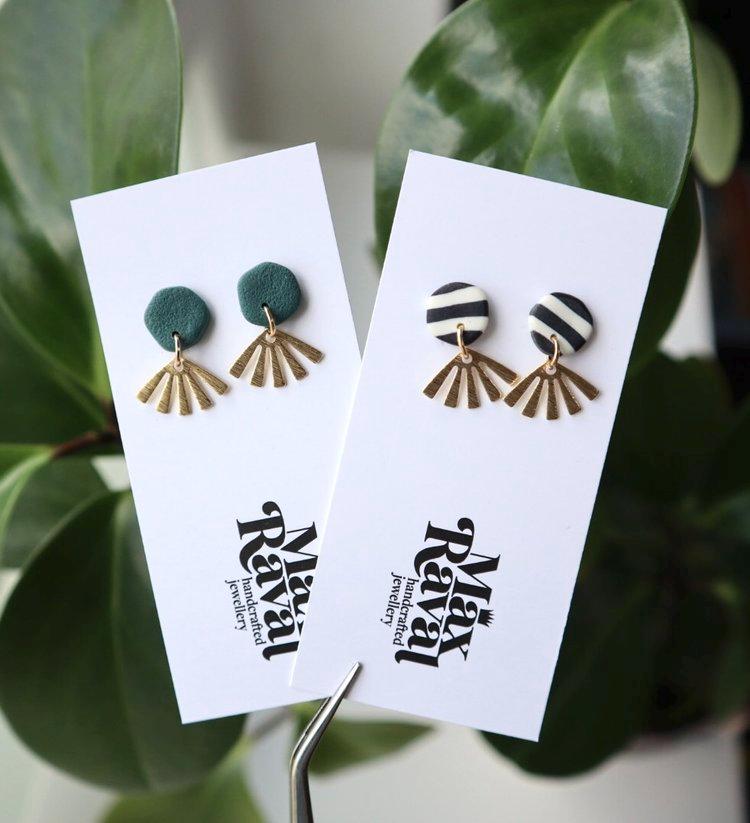 Ohrringe Mit Messing Anhänger-Handgemachte Statement Aus Polymer Lehm, Weihnachtsgeschenk, Leo Print, Leo Look Schmuck, Adventskalender von maxravalcrafts