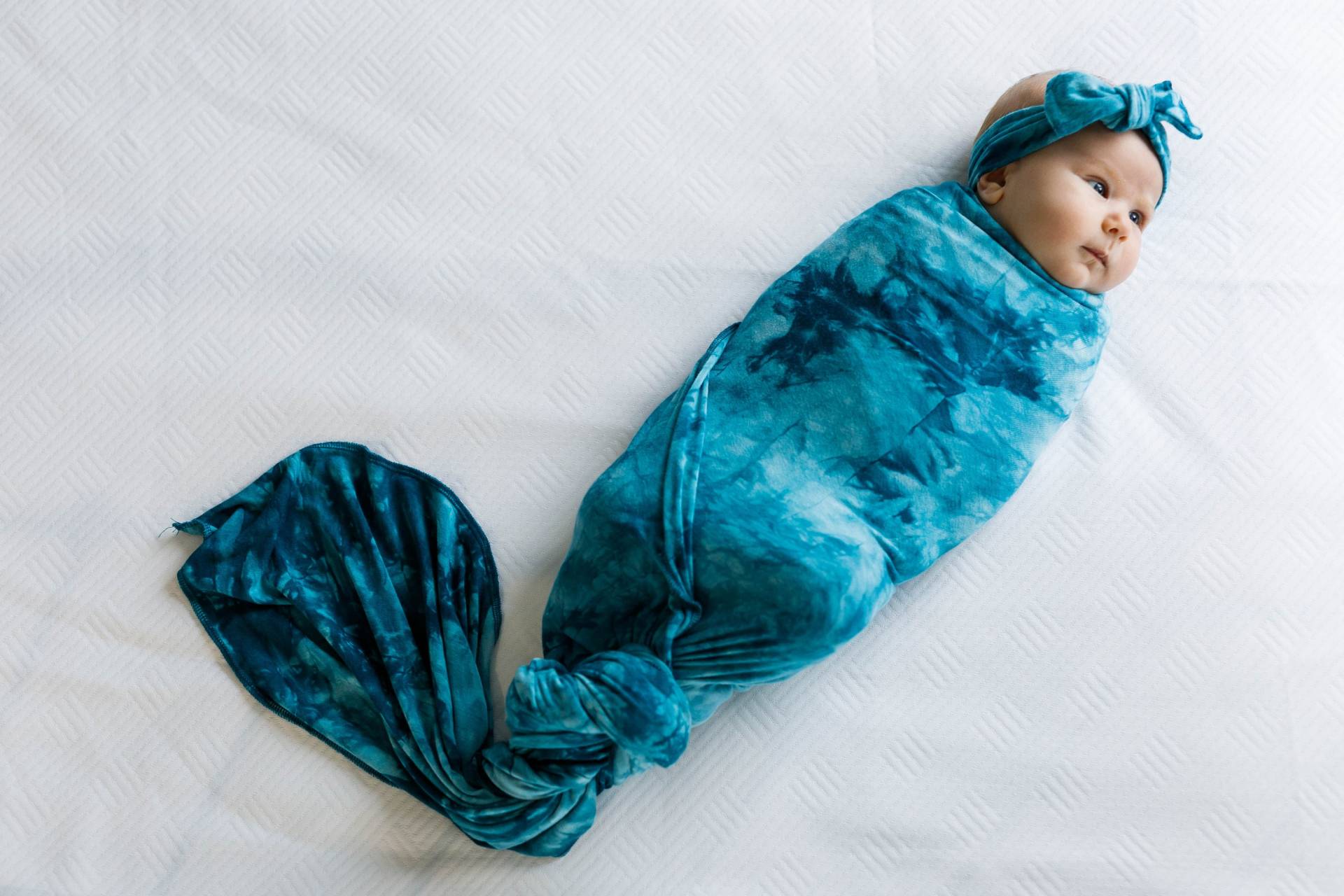 Teal Tie Dye Swaddle, Mutterschaftsrobe Und Passendes Swaddle Set, Mama Ich, Dehnbar Postpartal, Baby Shower Geschenk, Mädchen, Schleife von mayandjoy