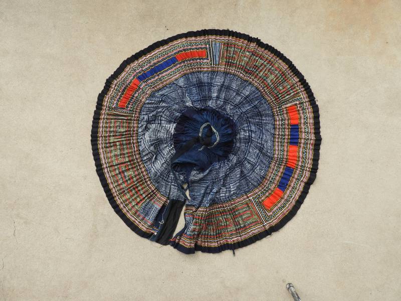 Hmong Hanf, Indigo, Applikation, Bestickt & Batik Rock Aus Sapa Vietnam Hmong Hanf, Indigo, Applikation, Bestickt & Batik Rock Aus Sapa Vietnam von mayly1