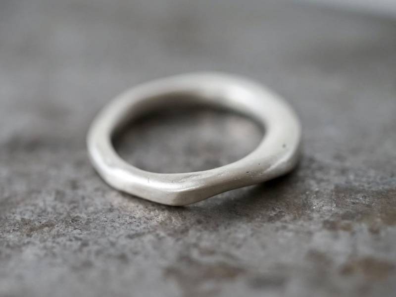 Bio-Silberring Aus Recyceltem Sterlingsilber, Alternativer Ehering | Größe 9, 75 Bio-Silberring Aus Recyceltem Sterlingsilber, Alternativer Ehering | Größe 9, 75 von mazuloujewellery