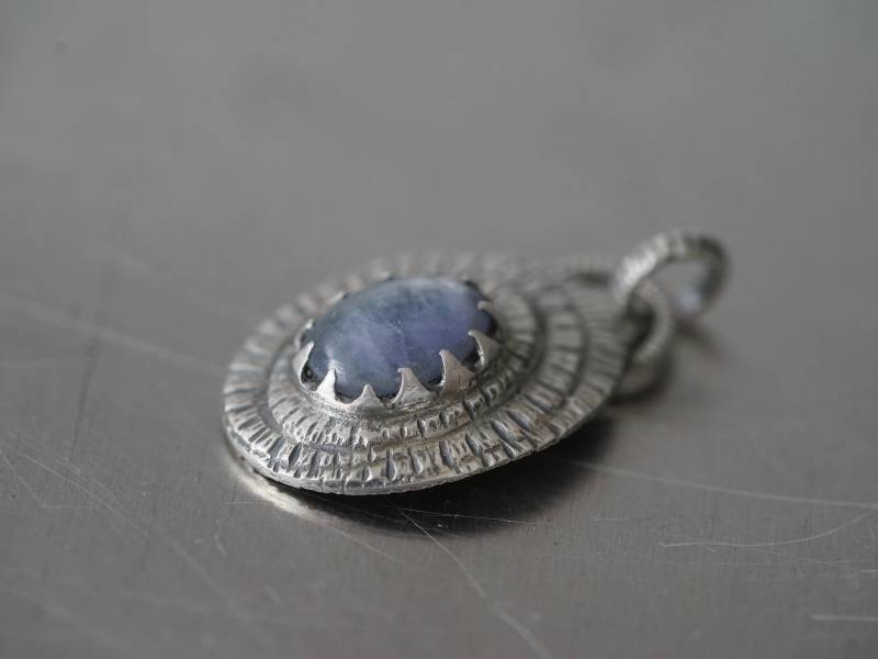 Handgemachte Sterling Silber Tansanit Anhänger Strukturierte Handwerker Schmuck Handgemachte Sterling Silber Tansanit Anhänger Strukturierte Handwerker Schmuck von mazuloujewellery