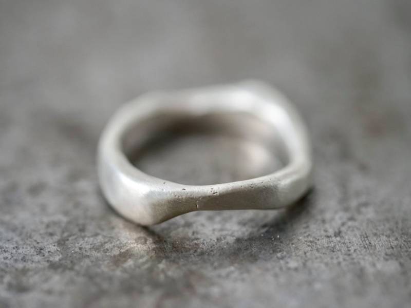 Handgemachter Ring Aus Recyceltem Sterling Silber, Größe 7.75 Handgemachter Ring Aus Recyceltem Sterling Silber, Größe 7.75 von mazuloujewellery