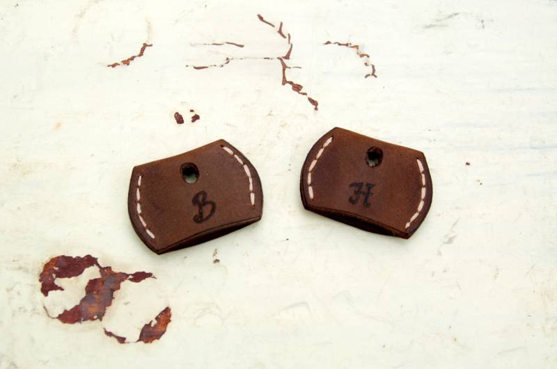 Personalisierte 3Er-Set-Leder-Schlüsselabdeckung-Schlüssel-Topper-Schlüsselkappe Personalisierte 3Er-Set-Leder-Schlüsselabdeckung-Schlüssel-Topper-Schlüsselkappe von mbgleather