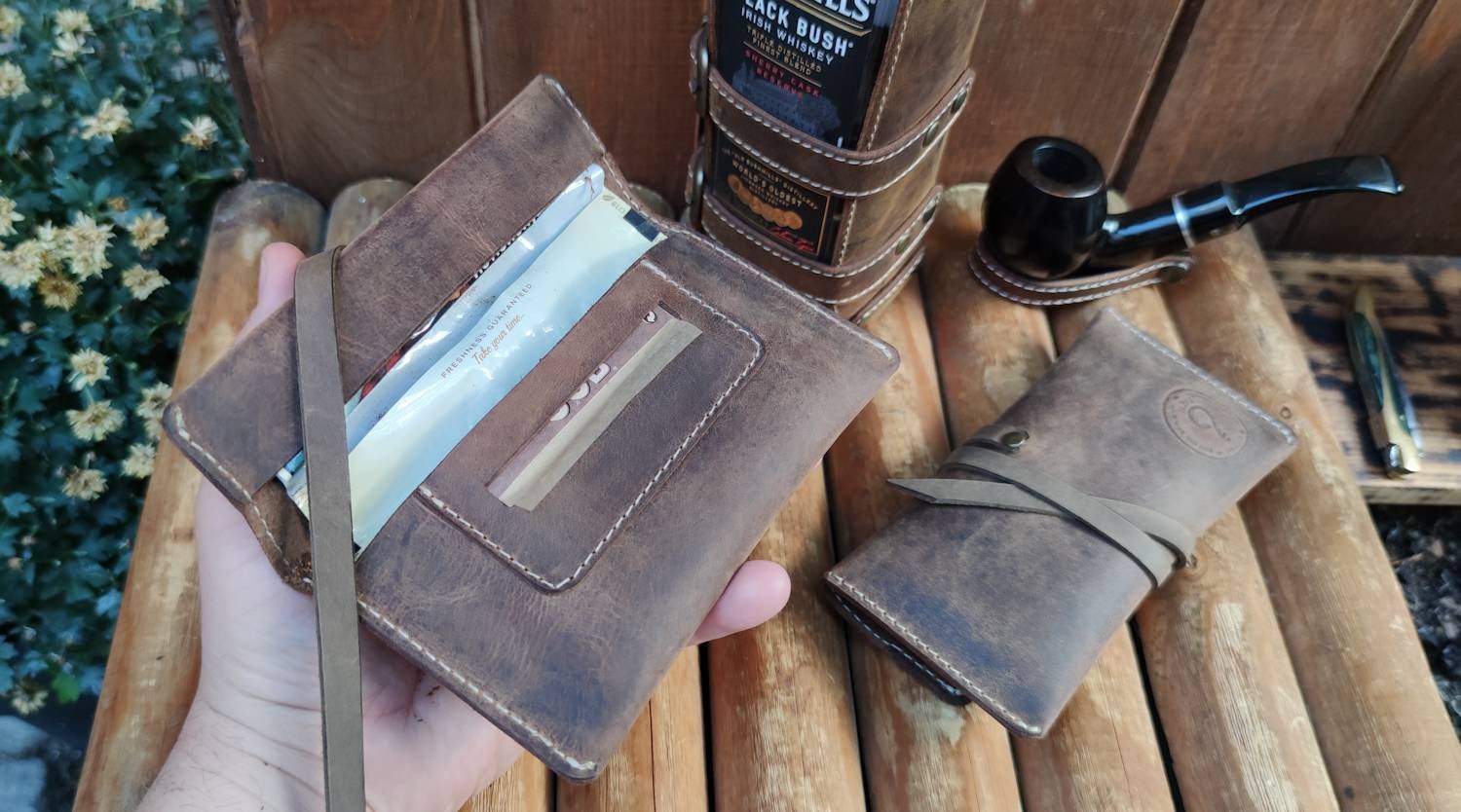 Personalisierte Individuelle Initialen - Handgemachte Leder Tabakbeutel Sand Crazy Horse Personalisierte Individuelle Initialen - Handgemachte Leder Tabakbeutel Sand Crazy Horse von mbgleather