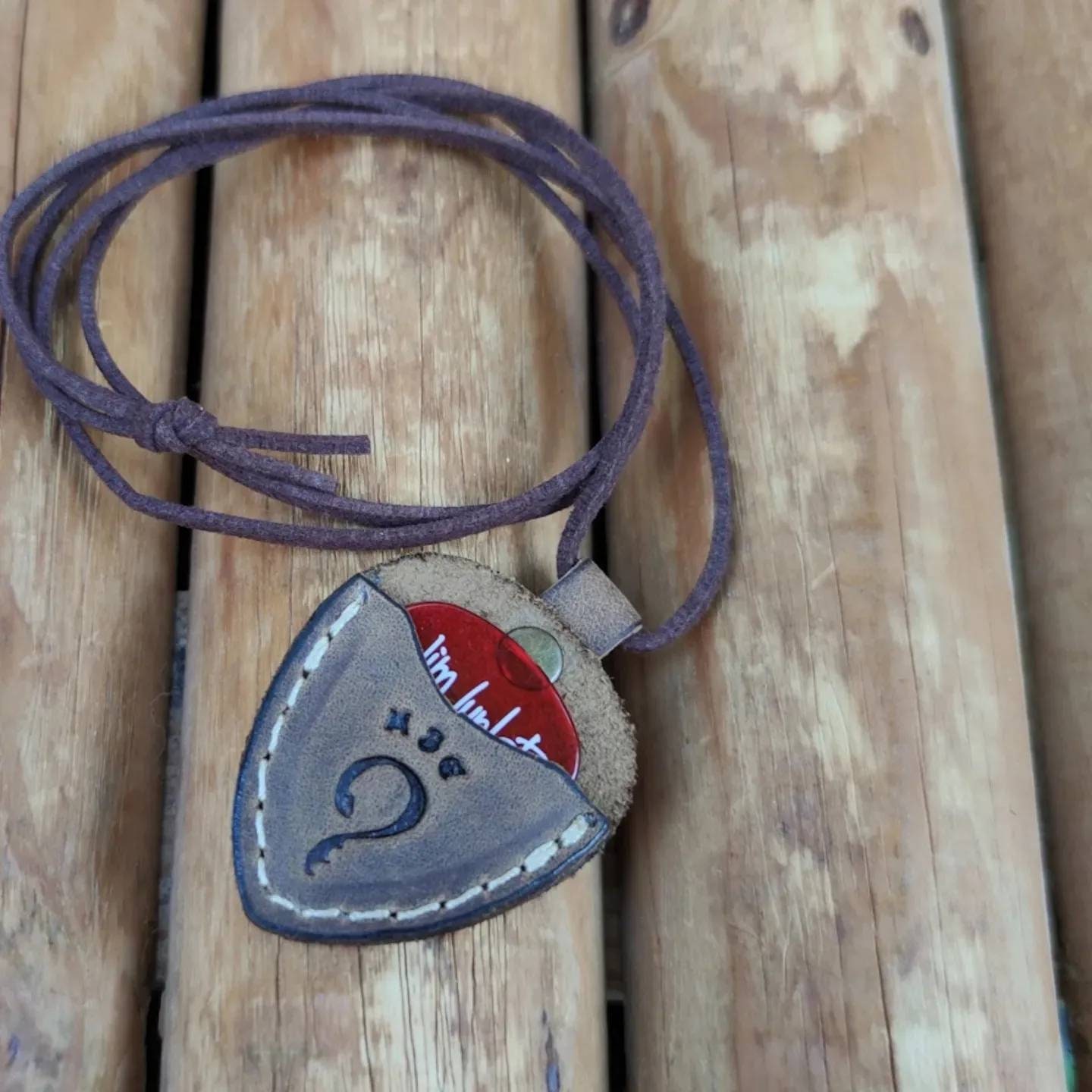 Personalisierter Leder Plektrum Halter Mit Initialen -Halskette - Vatertagsgeschenk, Brieftasche, Etui, Tasche Personalisierter Leder Plektrum Halter Mit Initialen -Halskette - Vatertagsgeschenk, Brieftasche, Etui, Tasche von mbgleather