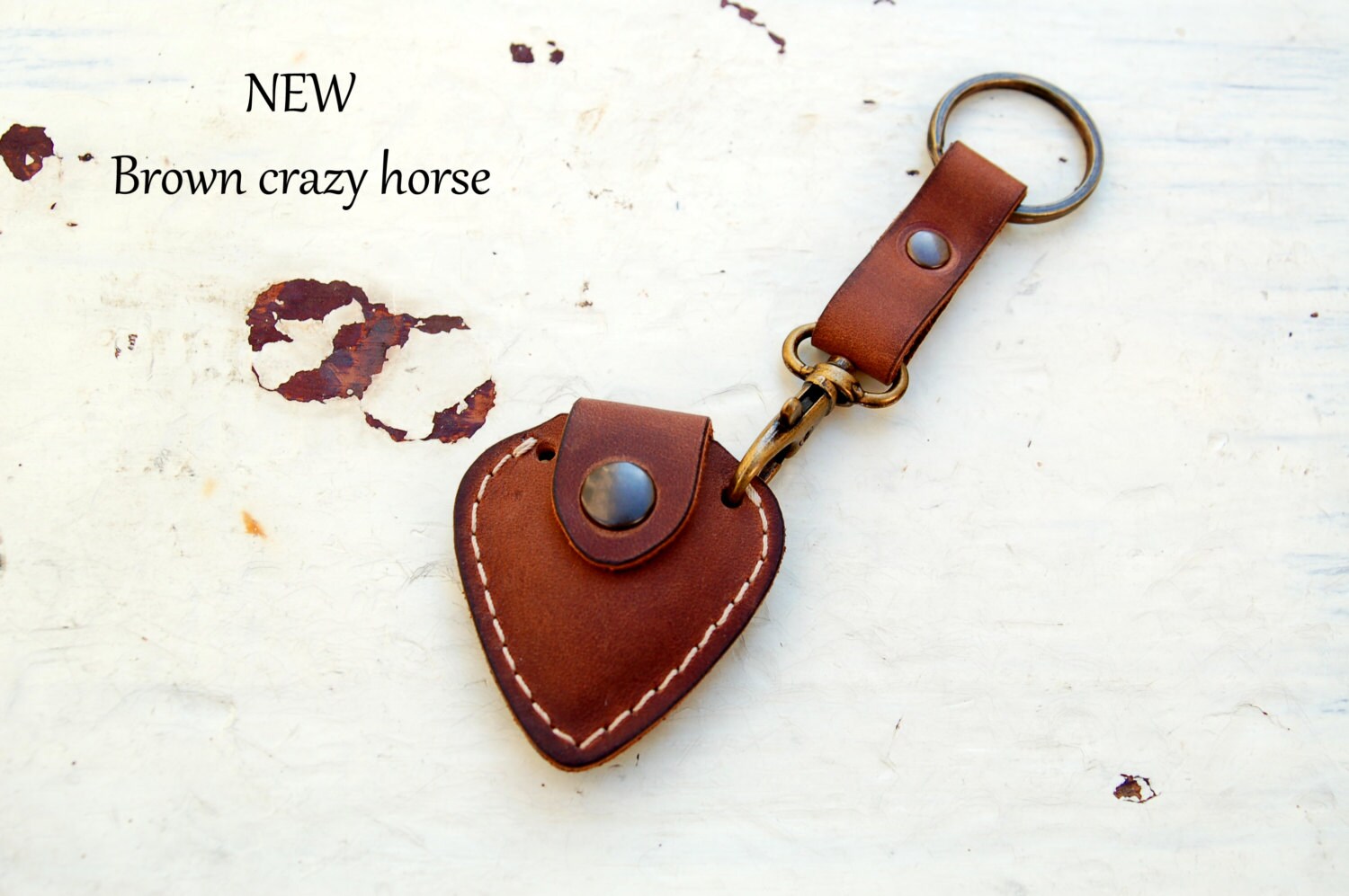 Personalisierter Plektrumhalter Aus Leder Mit Initialen Und Schlüsselanhänger - Geschenk Zum Vatertag Personalisierter Plektrumhalter Aus Leder Mit Initialen Und Schlüsselanhänger - Geschenk Zum Vatertag von mbgleather