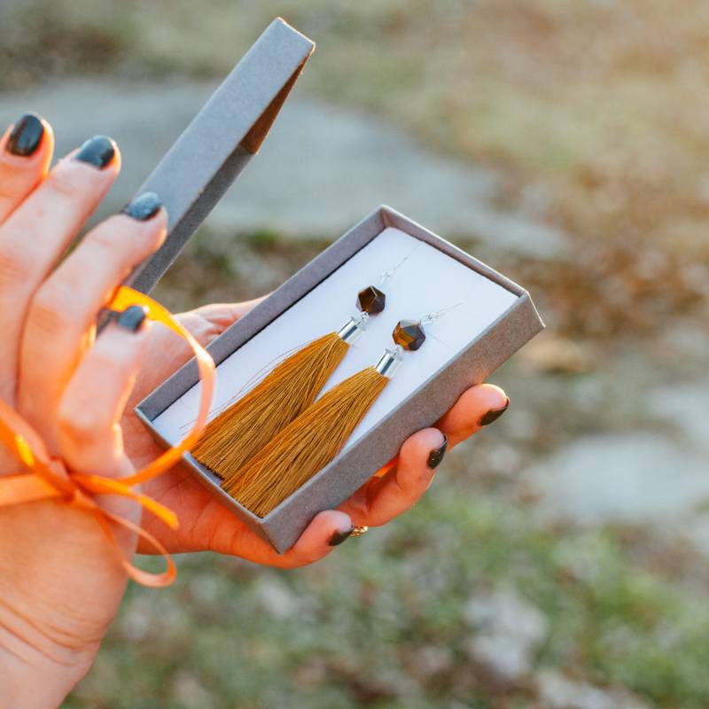 Braune Boho Quasten Ohrringe, Lange Statement Ohrringe Mit Naturstein Perlen, Pastell Schmuck Geschenk Für Sie, Brautjungfer in 8 Farben von mccBarefootSandals