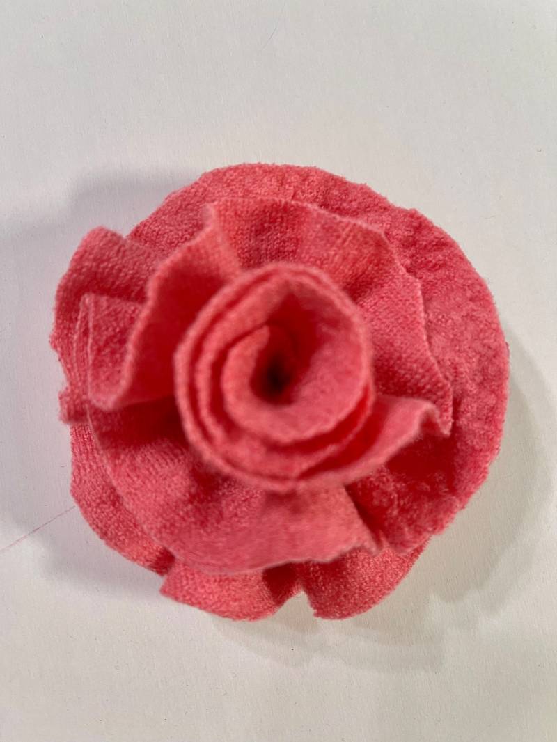 Koralle Merinowolle Filz Blume Für Haare, Brosche, Anstecknadel Upcycled Wolle Brosche Handgenäht Mcleodhandcraftgifts Upcycled Koralle Merinowolle Filz Blume Für Haare, Brosche, Anstecknadel Upcycled Wolle Brosche Handgenäht Mcleodhandcraftgifts Upcycled von mcleodhandcraftgifts