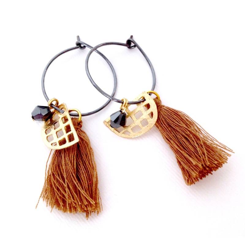 Silber Creolen Mit Baumwolle Quasten Und Gold Charms Silber Creolen Mit Baumwolle Quasten Und Gold Charms von mcsjewellery