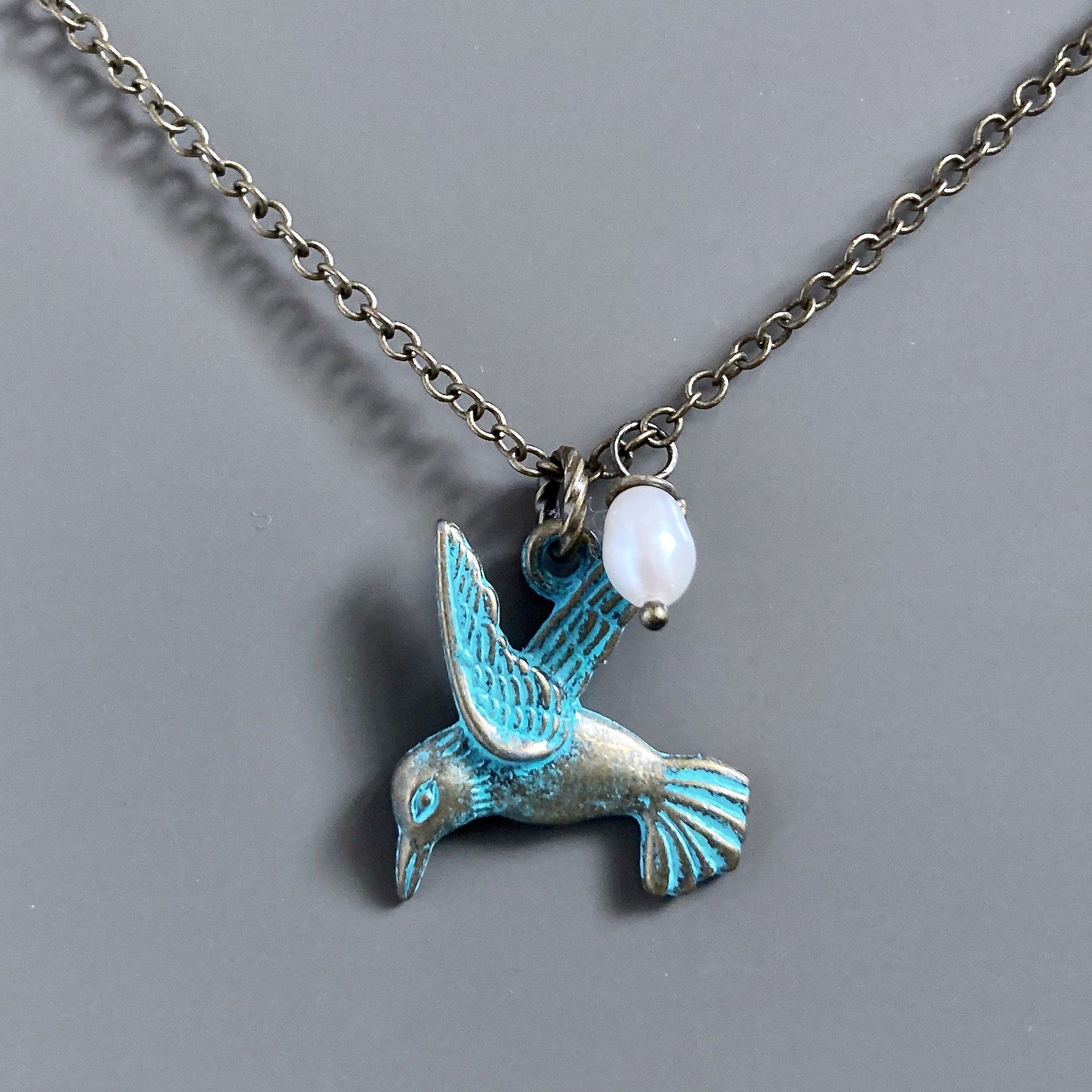 Kolibri Halskette - Patina Schmuck, Vogel Natur Geschenk Für Liebhaber, Frau, Geburtstag von mcstoneworks