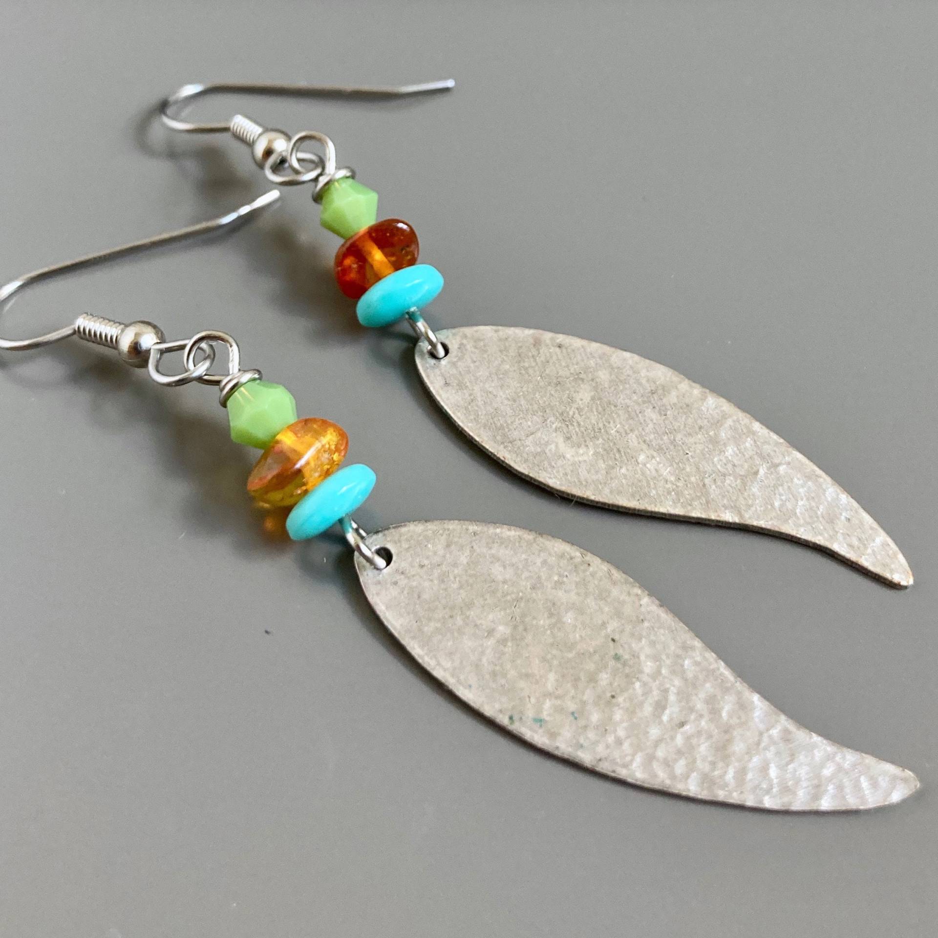 Silber Blatt Ohrringe, Boho Gehämmerte Türkis, Dunkel Gelb, Grün, Leichte Geschenk Für Frau, Freund von mcstoneworks