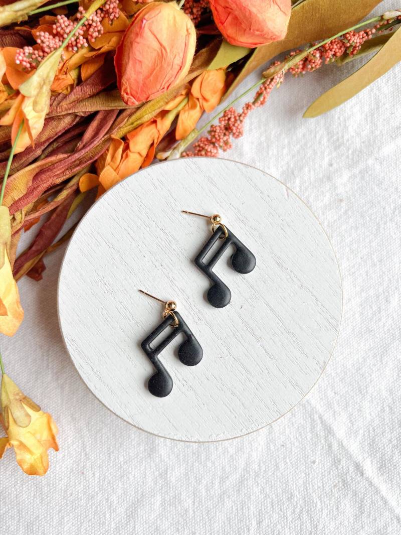 Handgemachte Schwarze Achtelnote Ohrringe Polymer Clay Klavier Schmuck Handgemachte Schwarze Achtelnote Ohrringe Polymer Clay Klavier Schmuck von mddesignsbylaura