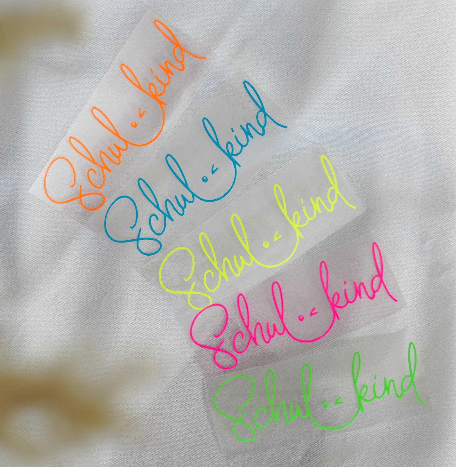 Bügelbild Aufnäher Patch Plott - Schulkind Mit Zwinkerndem Gesicht, Schriftzug Spruch, Schulstart Einschulung Geschenk, Schulanfang 2025 von meandmystories