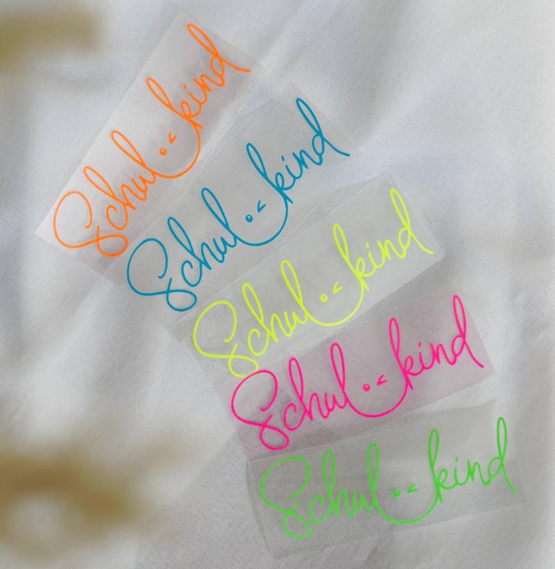 Bügelbild Aufnäher Patch Plott - Schulkind Mit Zwinkerndem Gesicht, Schriftzug Spruch, Schulstart Einschulung Geschenk, Schulanfang 2025 von meandmystories