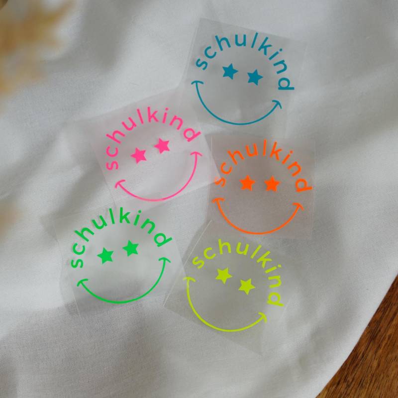 Bügelbild Aufnäher Patch Plott - Schulkind Smiley-Gesicht, Spruch Schriftzug, Einschulung Geschenk, Schulanfang 2025, Neon Farben von meandmystories