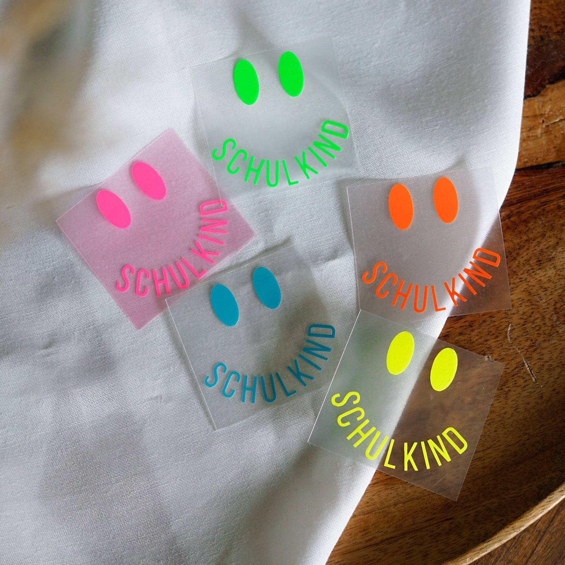 Bügelbild Aufnäher Patch Plott - Schulkind Smiley Gesicht, Spruch Schriftzug, Schulstart Einschulung Geschenk, Schulanfang 2025 Bügelbild Aufnäher Patch Plott - Schulkind Smiley Gesicht, Spruch Schriftzug, Schulstart Einschulung Geschenk, Schulanfang 2025 von meandmystories