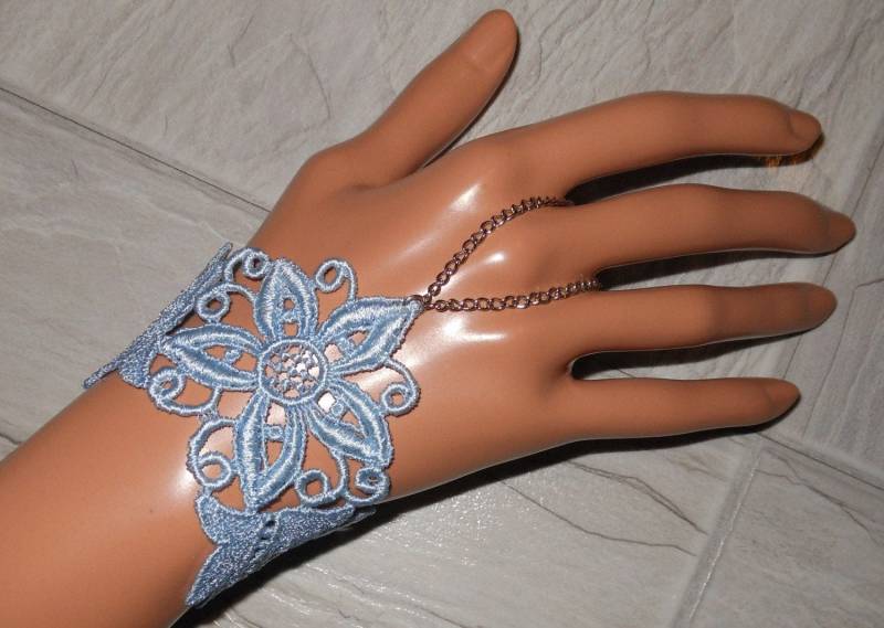 Hand Manschette Einzigartige Soft Art Textile Armband W/Ringkette Ihre Farbe Tragbare Kunst Tattoo Cover Runway Style von medievaltomodern