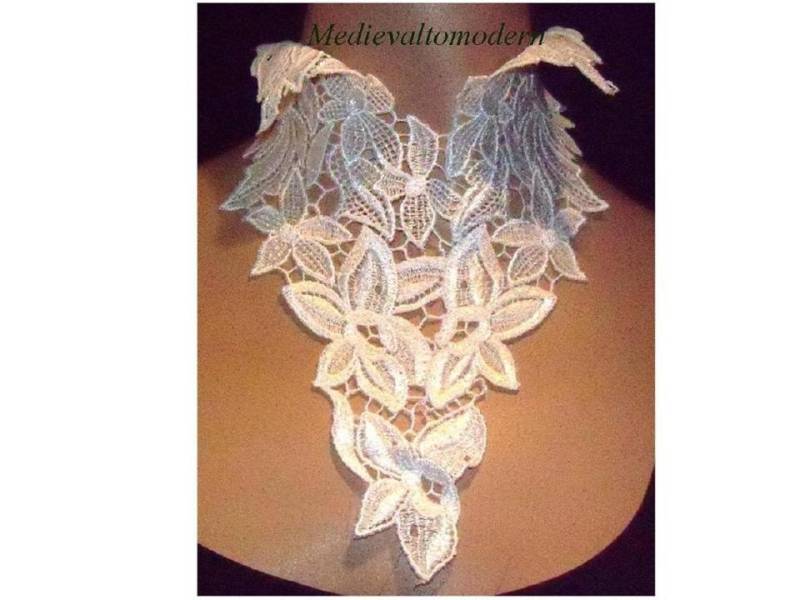 Kragen in Großen Weichen Weißen Hochzeit Tuxedo Tip Formale Halsband Halskette Tragbare Kunst Runway Einzigartig Dyable von medievaltomodern